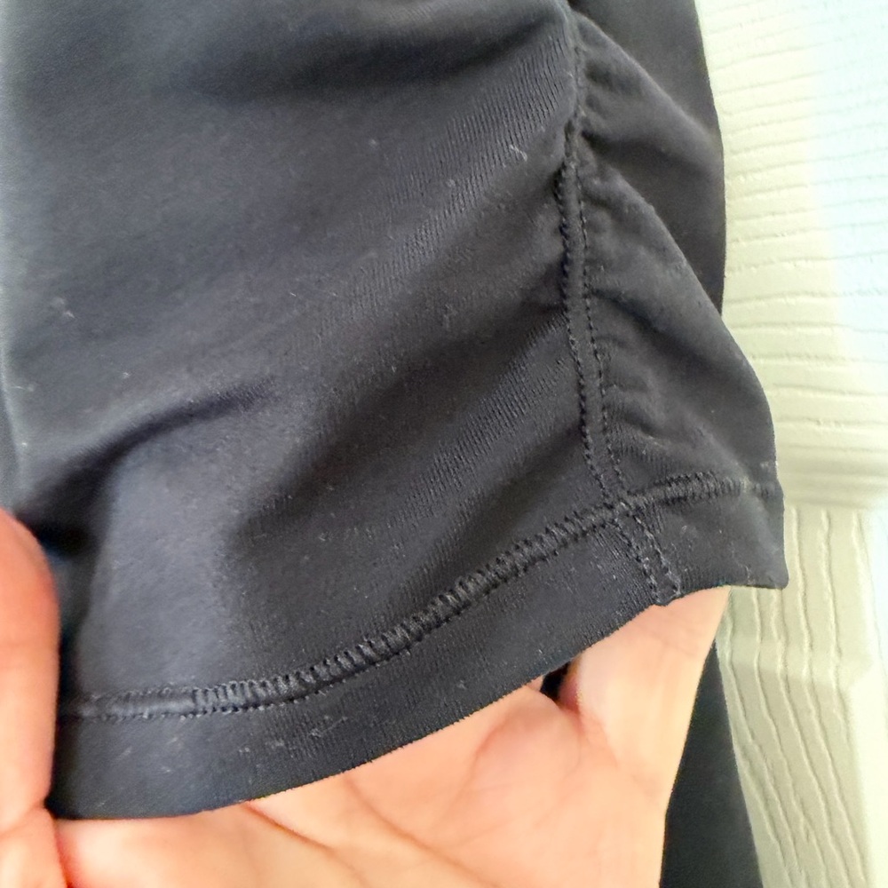 Athleta Elation 2-in-1 capri leggings - Picture 5 of 5